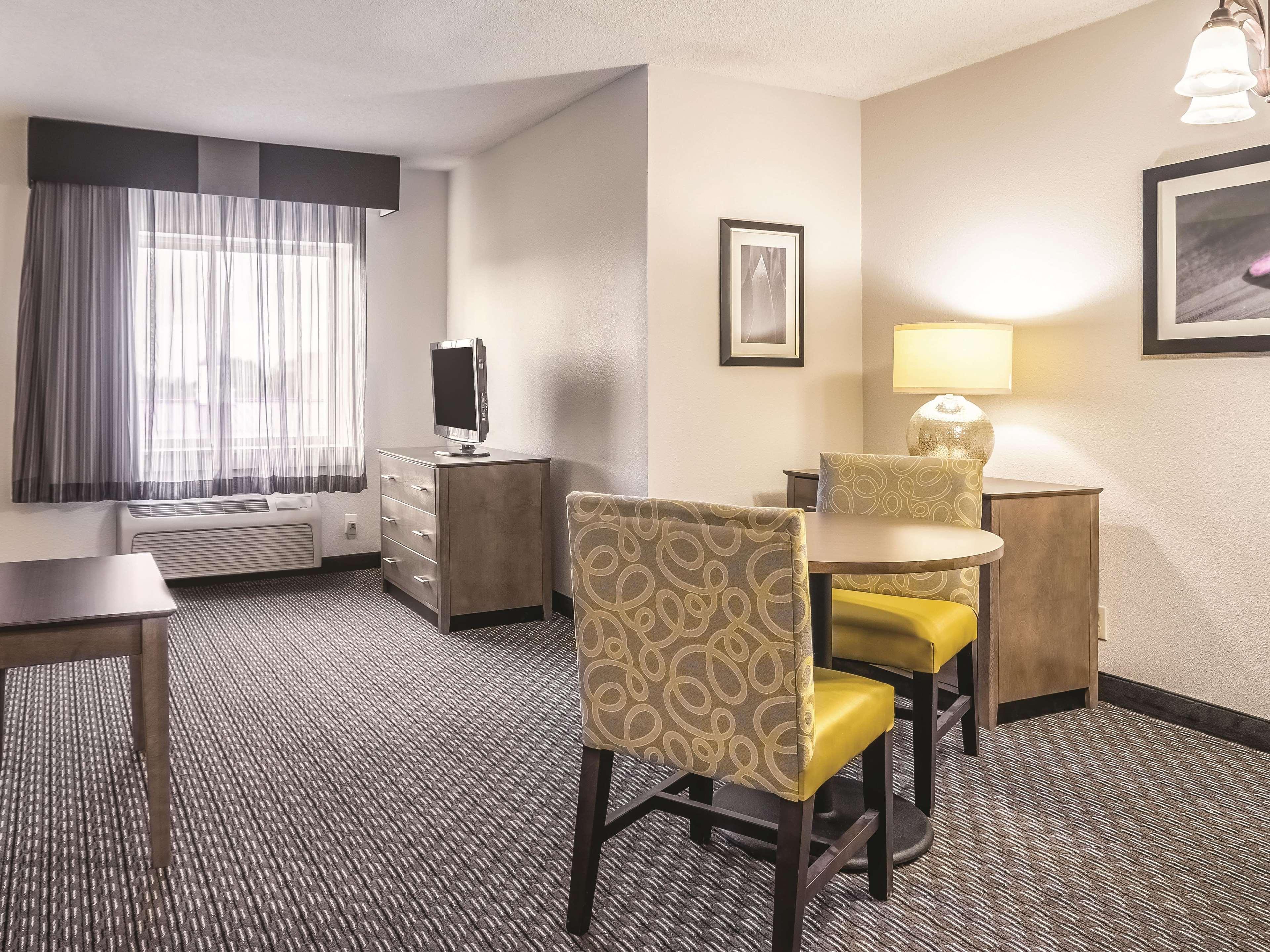 La Quinta By Wyndham Hartford Bradley Airport Hotell Windsor Locks Eksteriør bilde