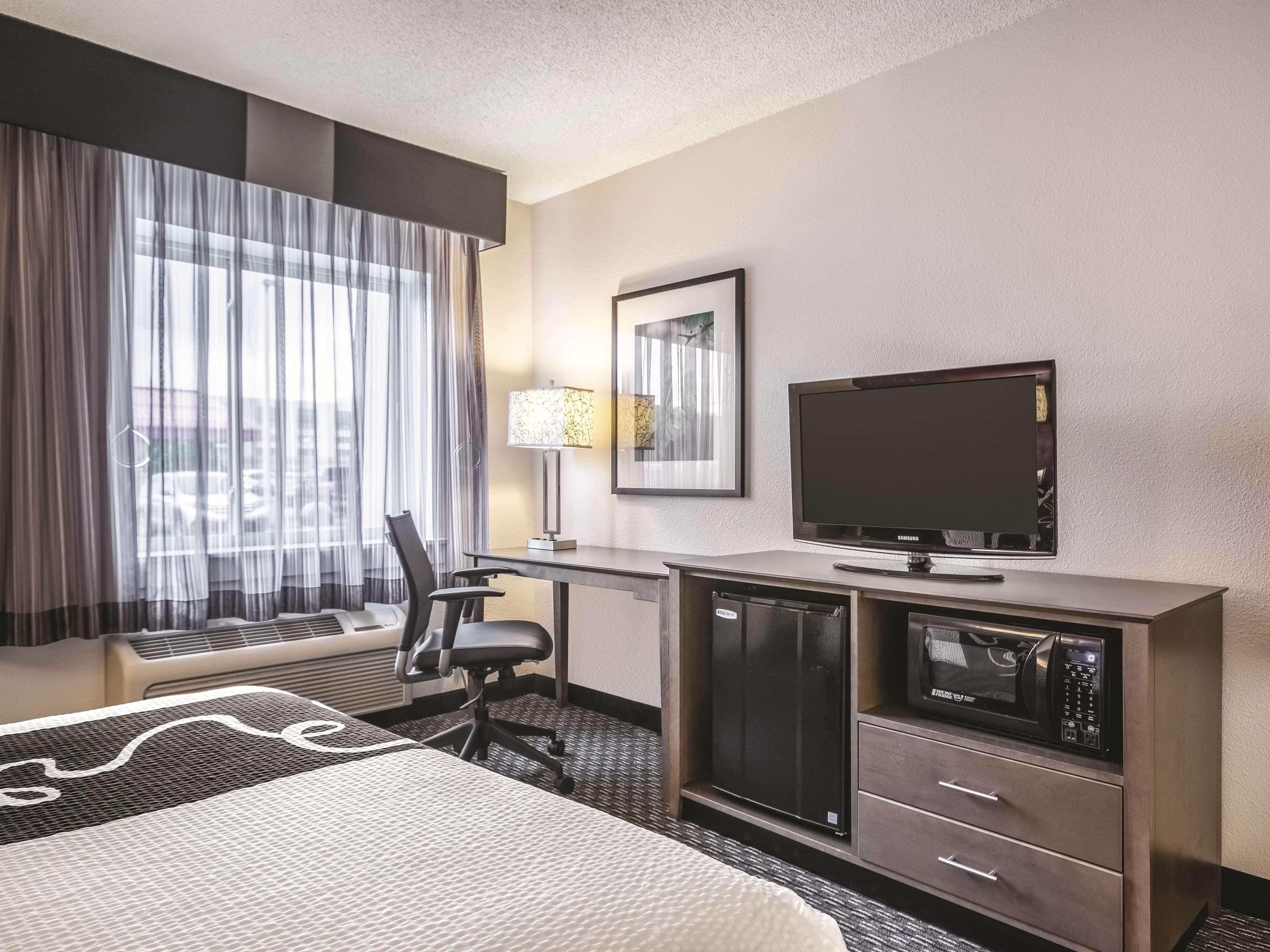 La Quinta By Wyndham Hartford Bradley Airport Hotell Windsor Locks Eksteriør bilde