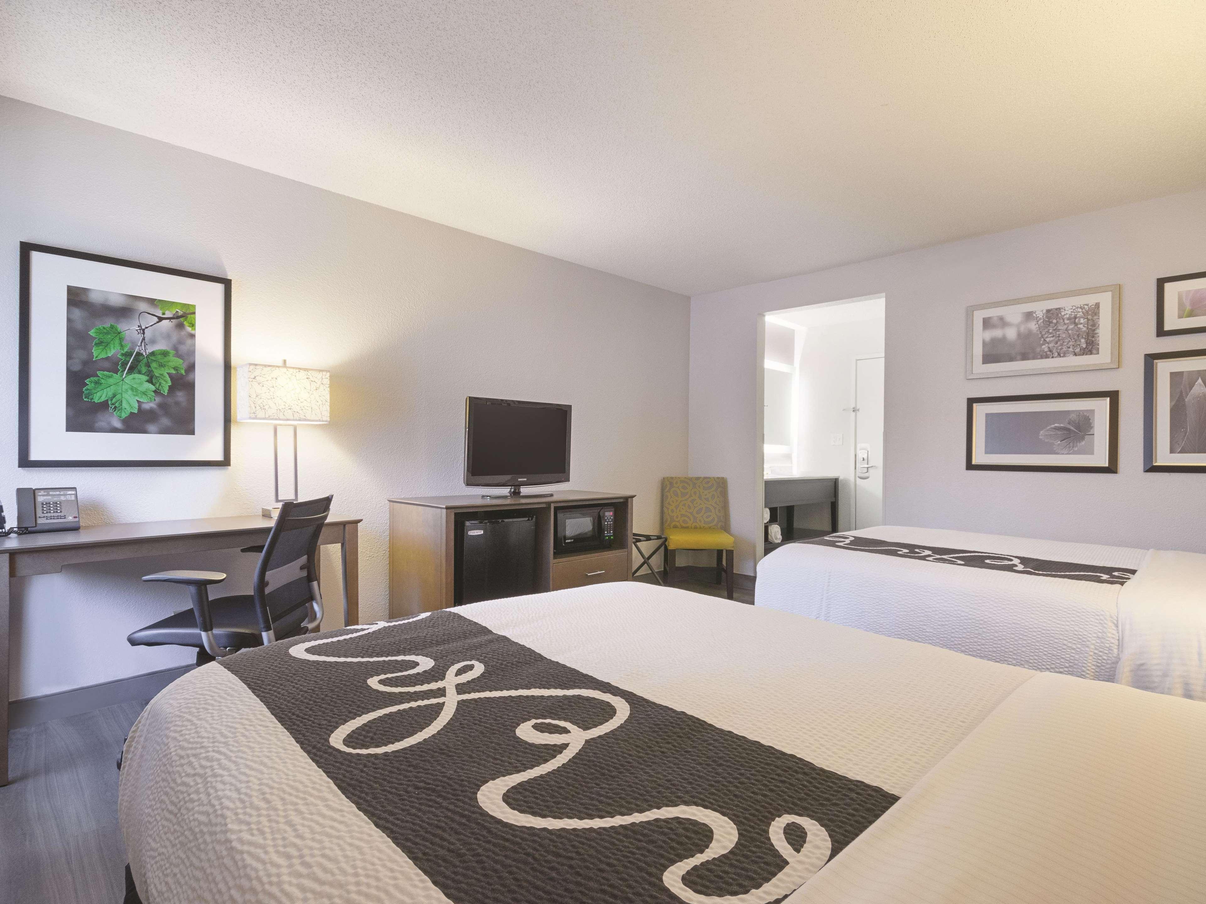 La Quinta By Wyndham Hartford Bradley Airport Hotell Windsor Locks Eksteriør bilde
