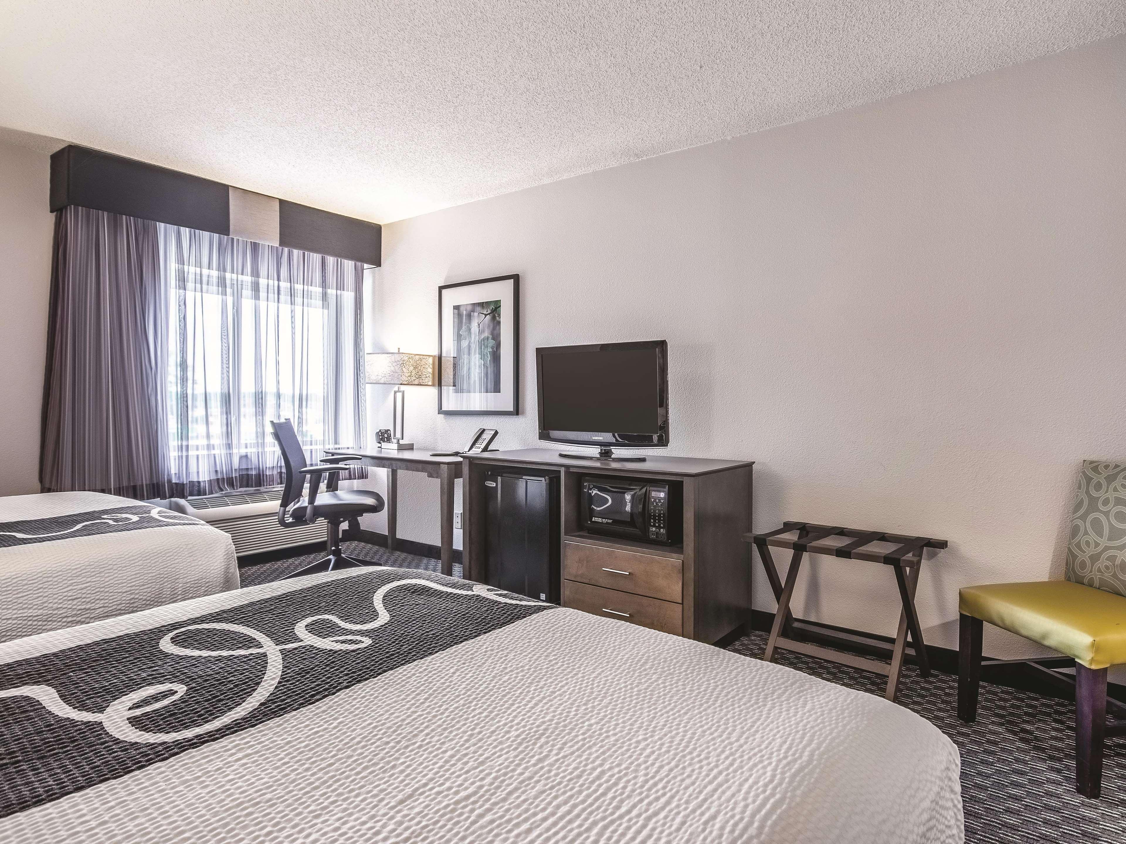 La Quinta By Wyndham Hartford Bradley Airport Hotell Windsor Locks Eksteriør bilde