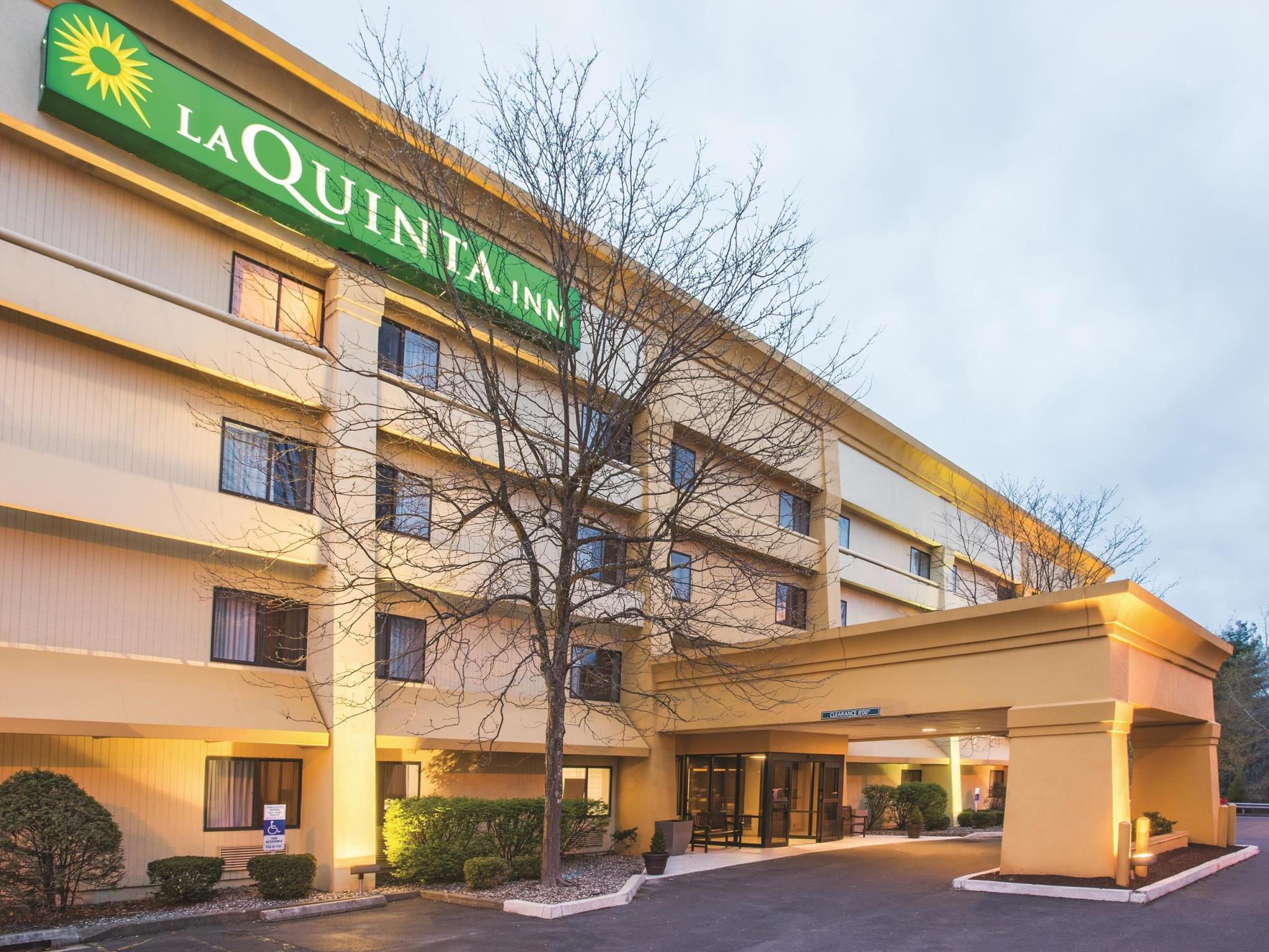 La Quinta By Wyndham Hartford Bradley Airport Hotell Windsor Locks Eksteriør bilde