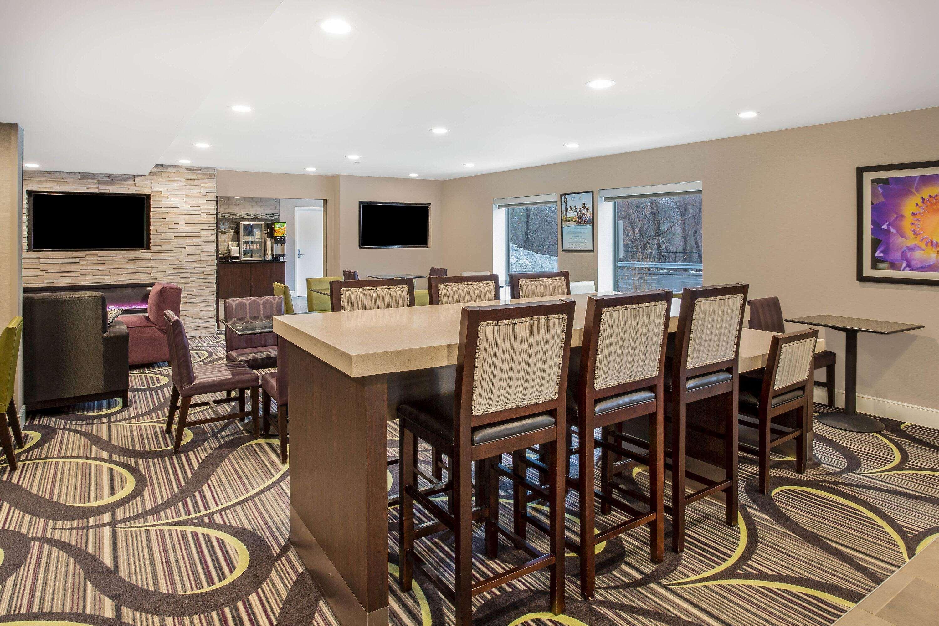 La Quinta By Wyndham Hartford Bradley Airport Hotell Windsor Locks Eksteriør bilde